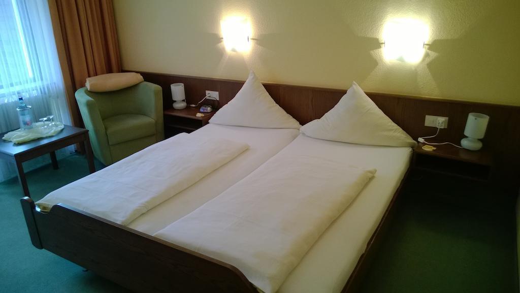 Landhotel Vierjahreszeiten Bad Königshofen im Grabfeld Habitación foto