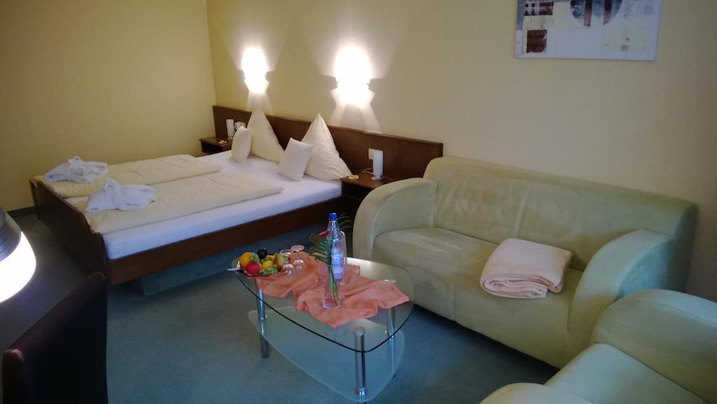 Landhotel Vierjahreszeiten Bad Königshofen im Grabfeld Habitación foto